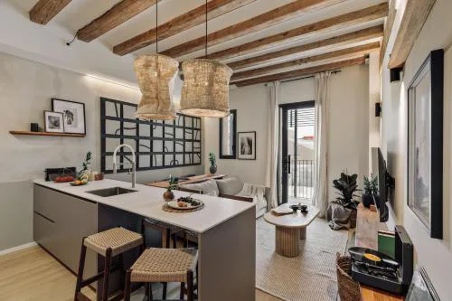 Minchin - 1 bedroom, balcony and pool in Poblenou