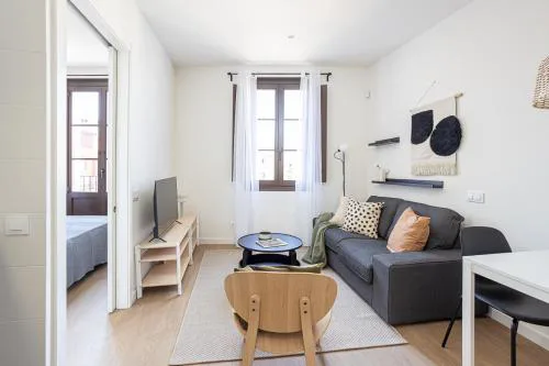 Modern 1 bedroom apartments near Parallel