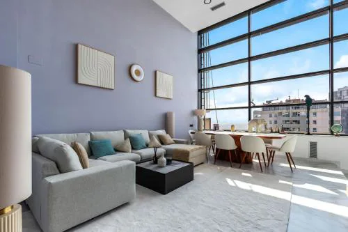 Penthouse Duplex with TOP Views!