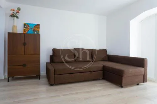 Practico apartamento con terraza en Eixample