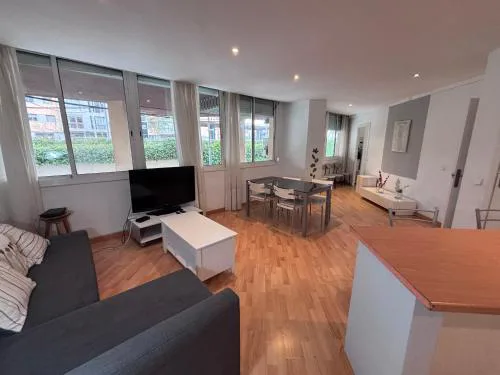 Practico apartamento junto a Estación de Sants