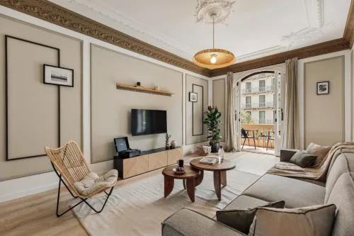 Quira - 4 bedrooms and balcony in Eixample Dreta