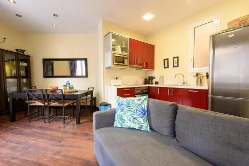 RamblasRentals Design Renovated Apartment AC Balcony10m Ramblas - Parking - Wifi