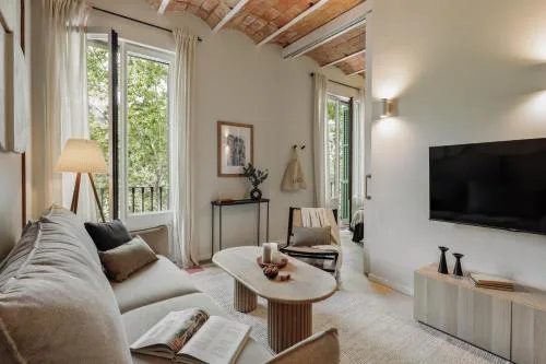 Semuc - 2 bedrooms, office and balcony in Eixample Dreta