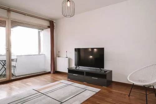 Spacious 4BR Flat Near Park Güell