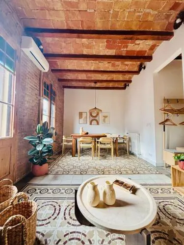 Stunning APT WiFi 6 min Sagrada Familia 2BR