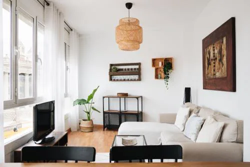 Sunny and modern apartment ideal for groups