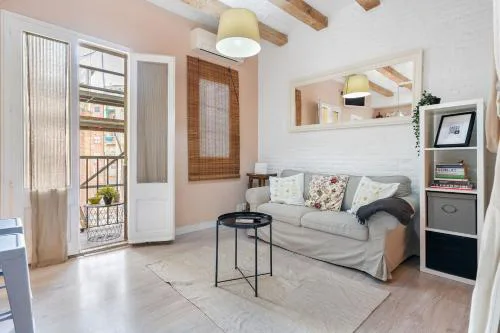 Sunny Retro Flat Balcony in Poble Sec