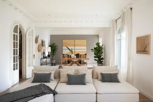 Tanah - 3 bedrooms and balcony in Eixample Dreta
