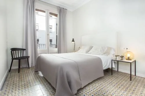 The Collection Barcelona - 4bedroom apartment with a balcony in Las Ramblas 1 2