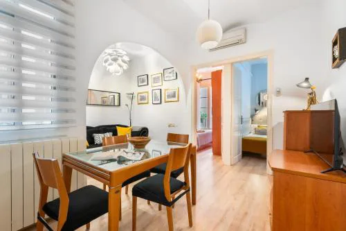 Whisper-Quiet 2BR Near Sagrada