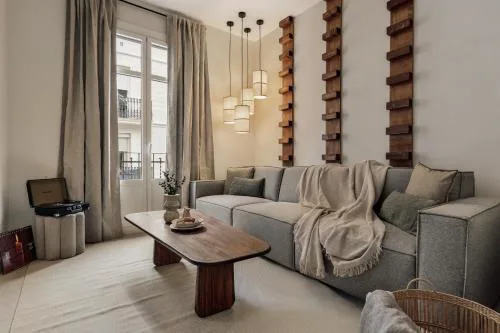 Zafiro - 3 bedrooms and balcony in Sants