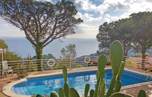 Cozy Home In Blanes With House Sea View