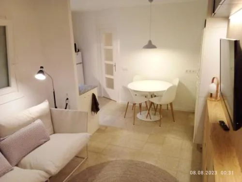 Luxury apartment 50m from the beach!