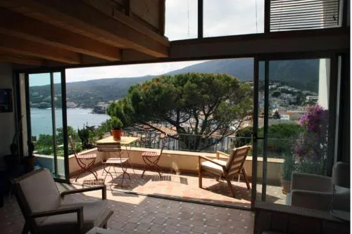 Cadaqués Wonderful views central and calm tree house