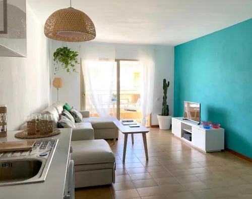 New Stunning Seaview Apartment with lovely balcony