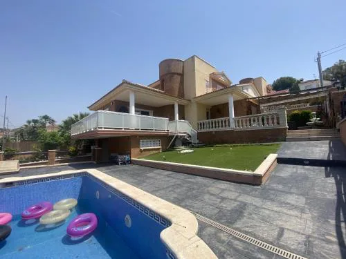 R134 Casa Domingo con AC y piscina
