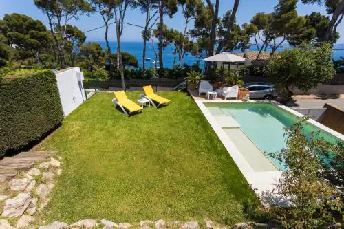 Luxury villa in front of the beach ALBA