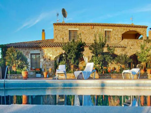 Pretty Villa with Sun Loungers