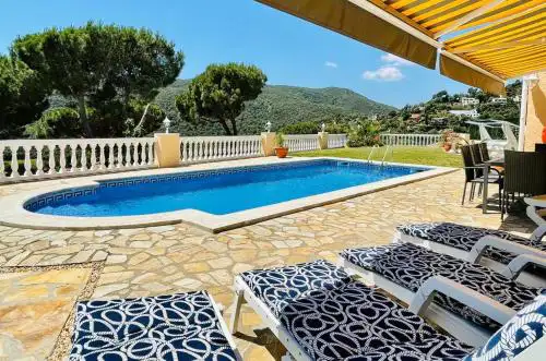 Villa reina by costabravaway