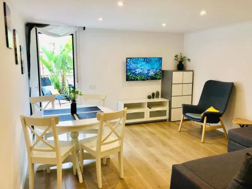 101 - Beachside Renovated 1BR apt w private garden
