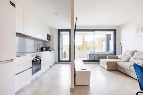 Apartment by the beach with pool and private parking