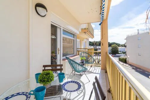 Coastal Paradise & Cozy Home with a 100m from the Beach!