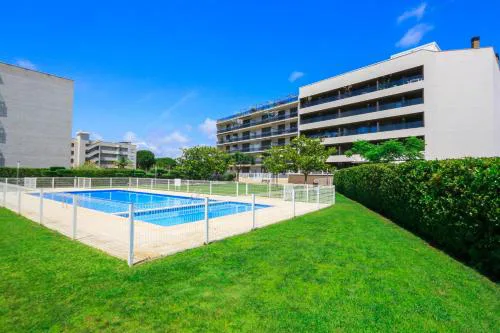 LITORAL COSTA DORADA - GOLETA Only families