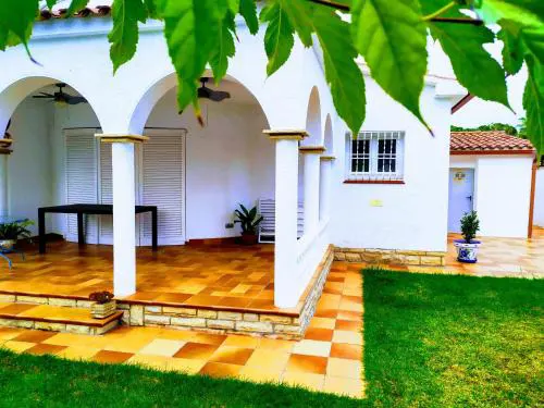 VILLA CAMBRILS BEACH Parking Gratis