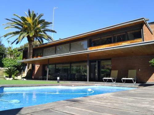 VILLA DEL BOSQUE