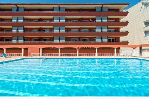 Apartamento con piscina y muy luminoso