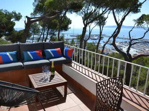 Apartamento Moderno con Terraza y Parking en L'Estartit Centro - ES-323-68