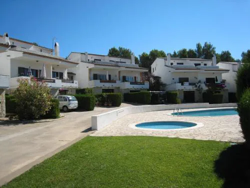 Casa familiar tranquila con piscina, jardín privado, barbacoa y vista al castillo y montañas - ES-323-14