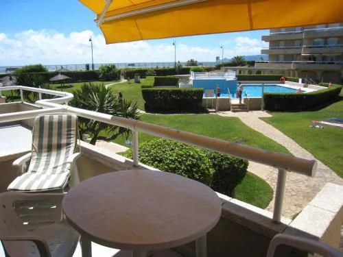 Estudio renovado con acceso directo a la playa, piscina y jardín en L'Estartit - ES-323-35