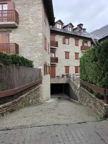 Esquía en Baqueira o Espot y visita Aigüestortes y alrededores