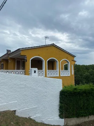 4 Bed Villa - Sleeps 8 - Pool - HotTub - Garden