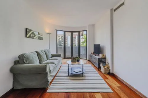 Apartamento Carlemany con tres habitaciones dobles