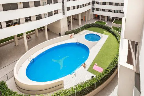 Contemporary 2BR with Pool & Gym
