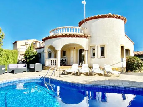 Avondale, close to the beach, ideal for families