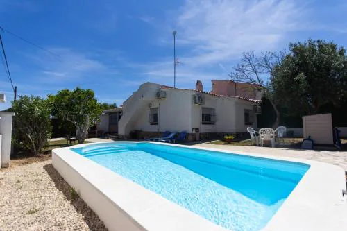 INNOUTHOME Casa Familiar con Piscina y Jardín Av 3 Calas