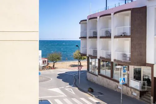 01 Codolar L'Escala – en segunda línea del mar