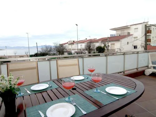 Apartamento con balcón, aire acondicionado, Wi-Fi, cerca de la playa - HISP-7-36