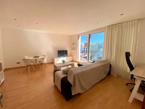 Apartamento con terraza frente al mar