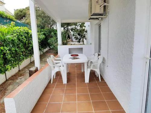 Amplio apartamento en planta baja con terraza y jardín, cerca de la playa Carboneras, Llançà - ES-170-1
