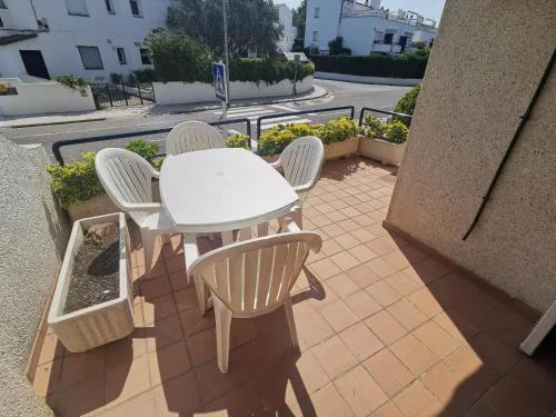 Apartamento encantador cerca de la playa con terraza en Llançà, Sant Carles - ES-89-119