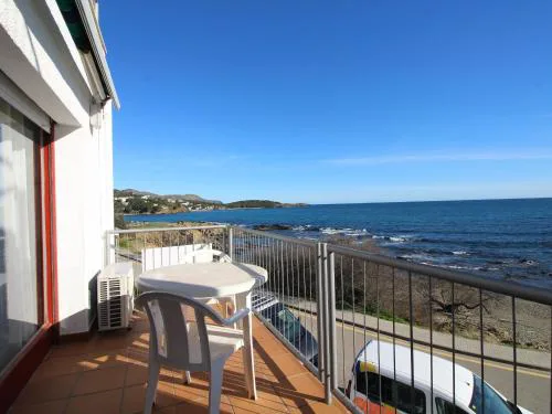 Apartamento luminoso en 1ª línea de mar con terraza y vistas, cerca de playas y comercios. - ES-228-36