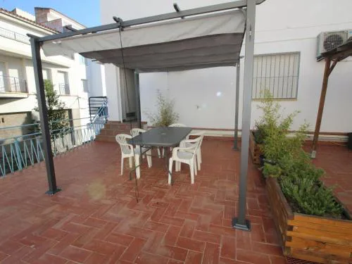 Apartamento moderno y renovado a 50m de la playa en Llançà, con 3 habitaciones y balcón - ES-228-68