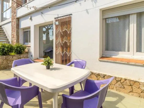 Apartamento PB 4 pers con Terraza y Aparcamiento Cerca Playa - ES-228-209