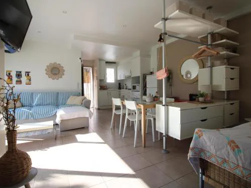 Apartamento reformado cerca del mar - A/C y mascotas permitidas - ES-228-210