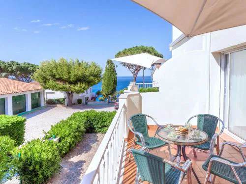 Apartment Palmiers I-8 by Interhome